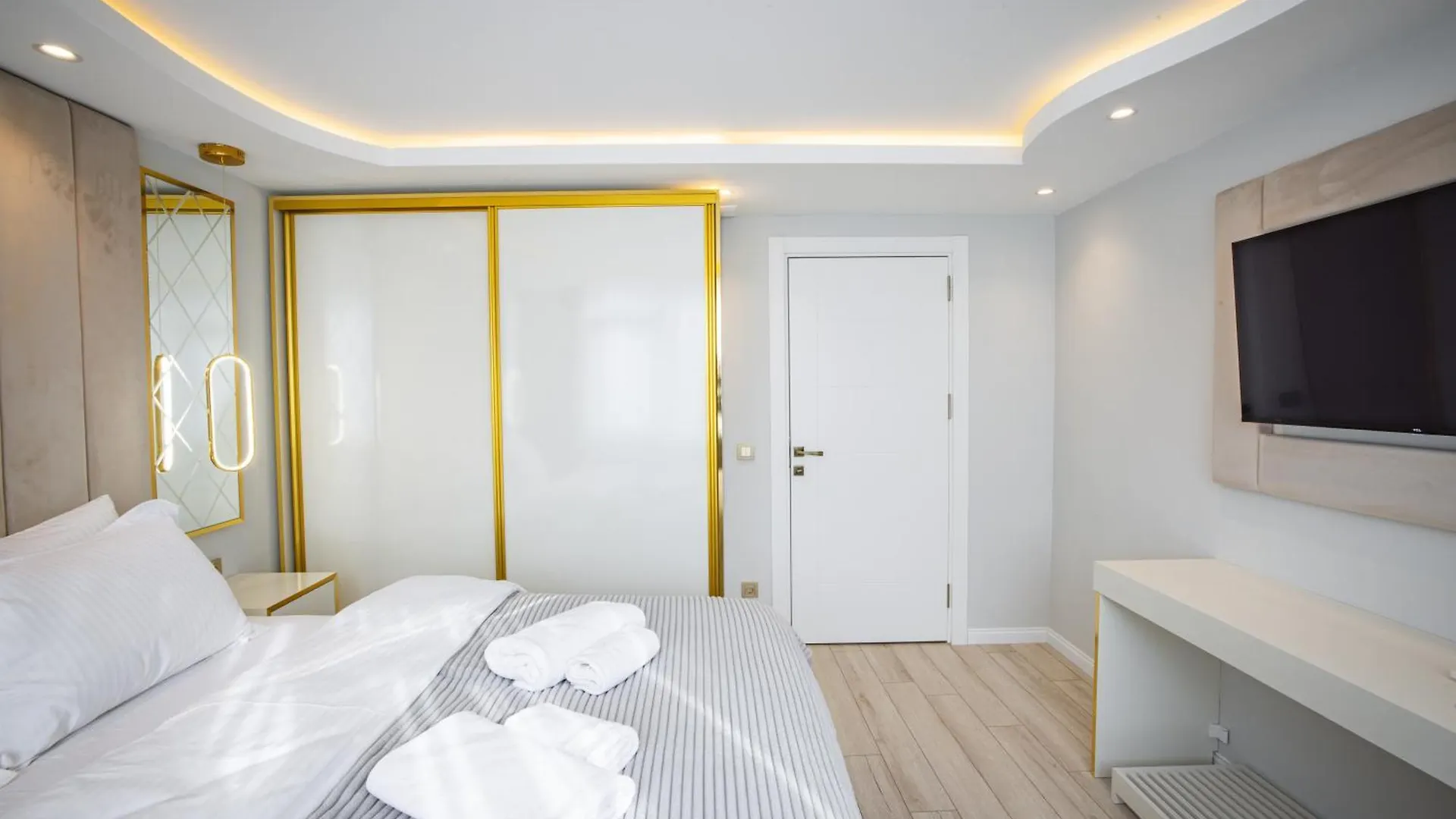 Istanbul Suite 0*,