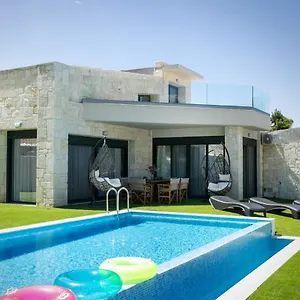 the-euphoria-club-luxury-villas.hotelschalkidiki.net/