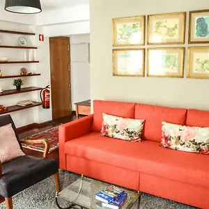 cozy-and-spacious-apartment-in-graca-lisbon.hotels-lisbon-portugal.com/